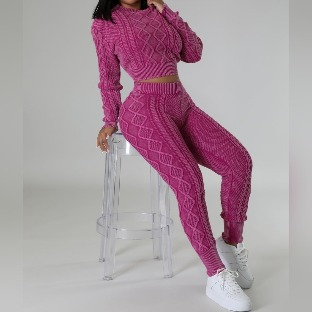 Fuchsia twisted cable knit two piece legging set.